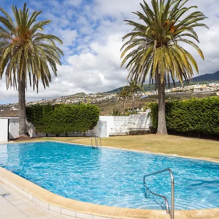 Home2book Stunning Apt Seaview & Pool, La Victoria 公寓 *