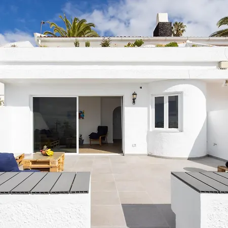 Home2book Stunning Apt Seaview & Pool, La Victoria 公寓 *