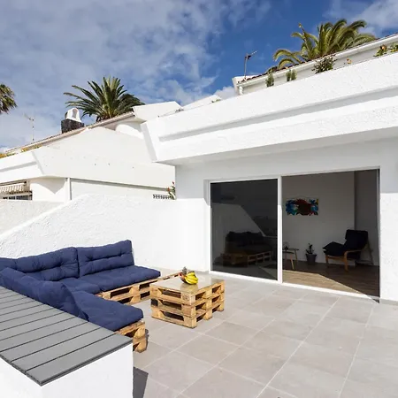 Home2book Stunning Apt Seaview & Pool, La Victoria 公寓 *