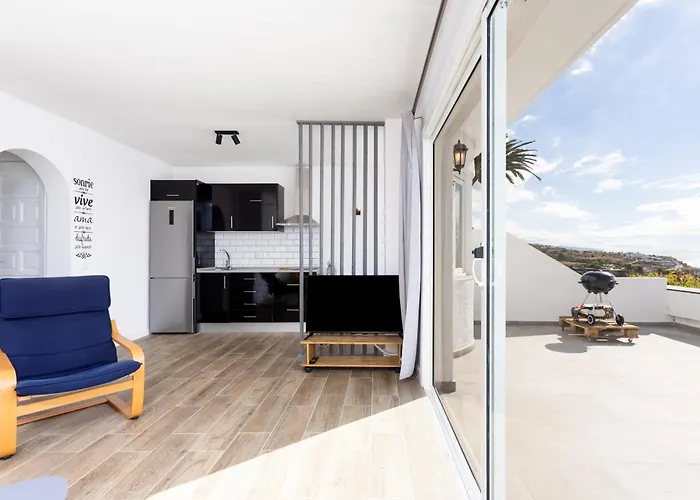 Home2book Stunning Apt Seaview & Pool, La Victoria شقة