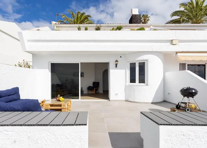 Home2book Stunning Apt Seaview & Pool, La Victoria شقة *